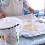 На рынках запретят продавать домашнее молоко, сыр и мясо